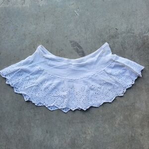 NO BOUNDARIES Large white skirt